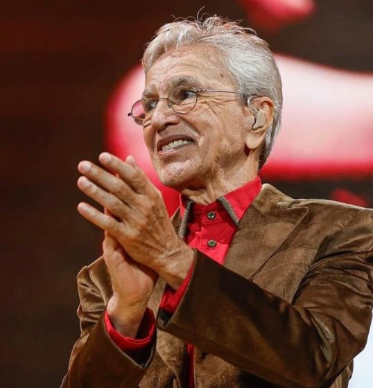 [Caetano Veloso será atração principal do Coala Festival 2025]