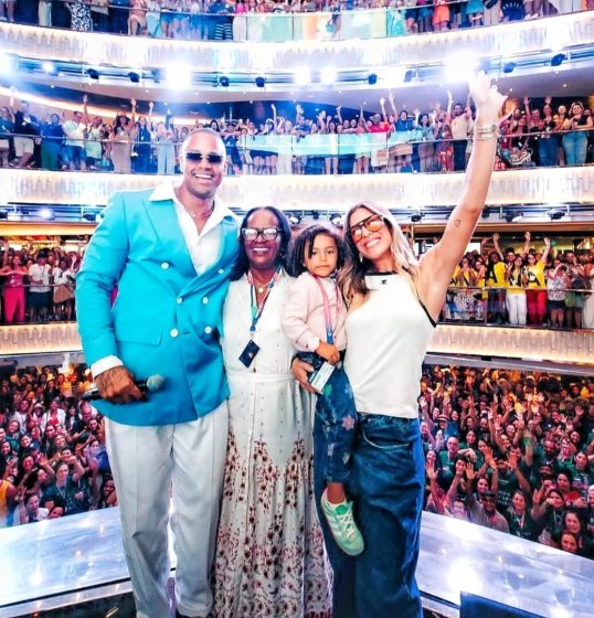 Léo Santana dá início ao Navio do Gigante com três dias de festa em alto-mar Léo Santana dá início ao Navio do Gigante com três dias de festa em alto-mar