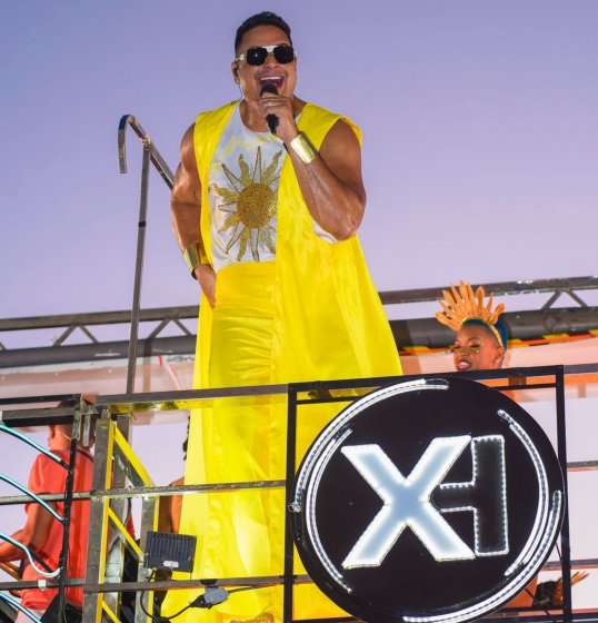 [Xanddy vai homenagear os 40 anos do Axé Music durante o Carnaval também nos looks]