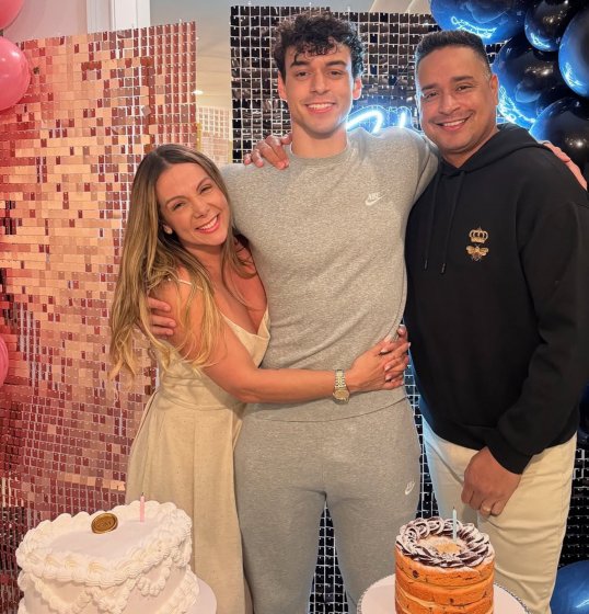 Filho de Xanddy e Carla Perez impressiona web com físico musculoso; confira fotos Filho de Xanddy e Carla Perez impressiona web com físico musculoso; confira fotos
