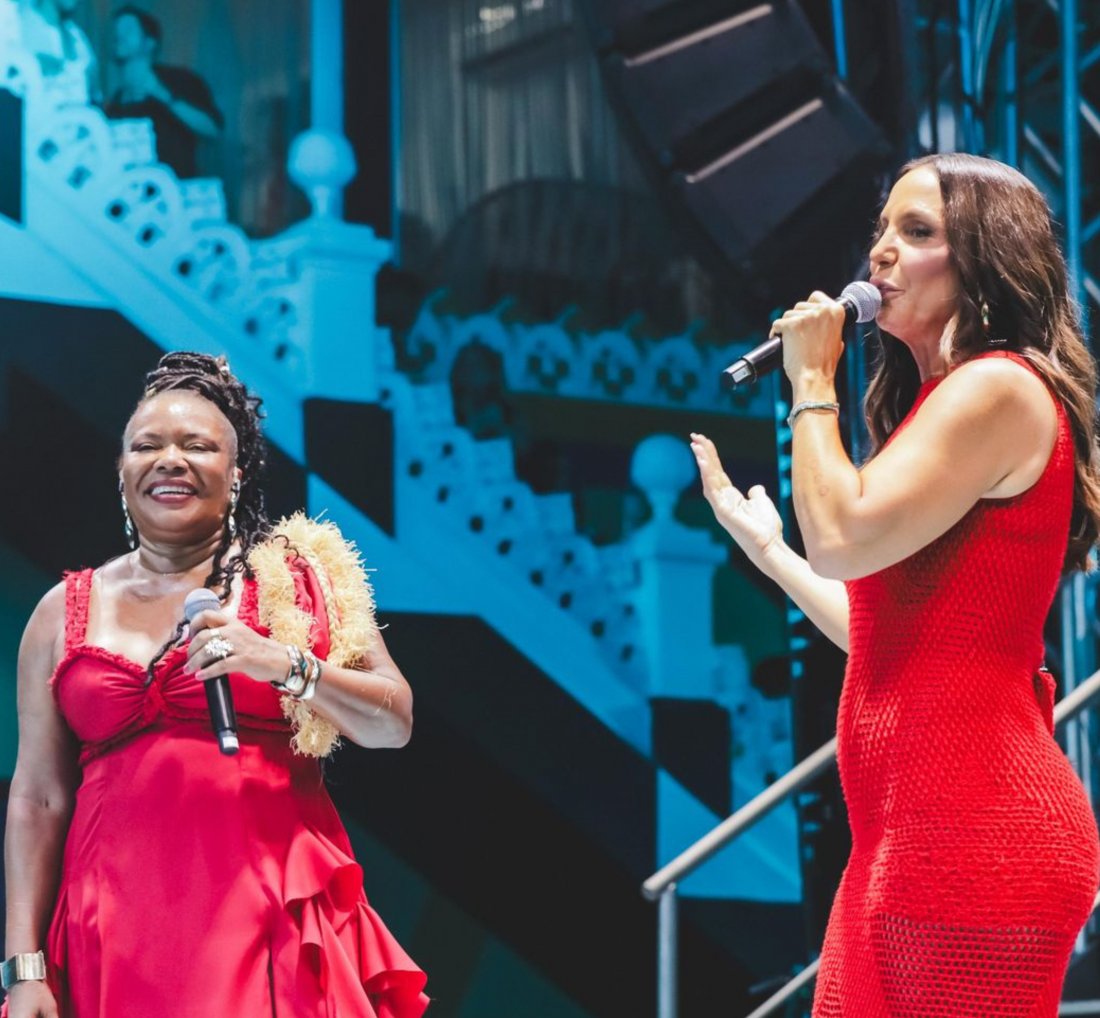 [Em noite de tributo aos 40 anos do Axé Music, Margareth Menezes lota o Candeal Guetho Square]