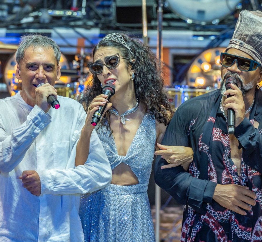 [Carlinhos Brown encerra a série de shows ‘Axé 40 Brown’ com Marisa Monte, Arnaldo Antunes, Caetano Veloso e Margareth Menezes]