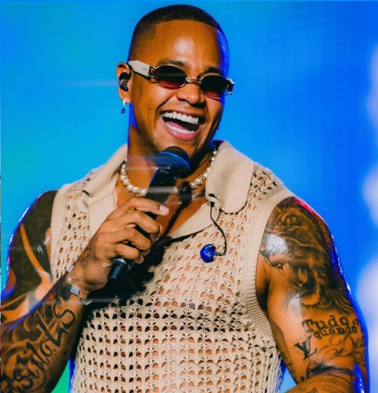 LEO SANTANA APOSTA EM LOOKS CONTEMPORÂNEOS EXALTANDO A MODA NO MUNDO POP PARA O CARNAVAL COM O TEMA LEO SANTANA APOSTA EM LOOKS CONTEMPORÂNEOS EXALTANDO A MODA NO MUNDO POP PARA O CARNAVAL COM O TEMA
