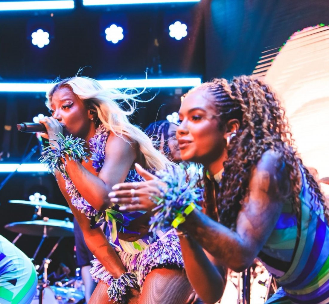 [Com ingressos esgotados Camarote Glamour recebe Ludmilla e Xande de Pilares em segunda noite de festa]