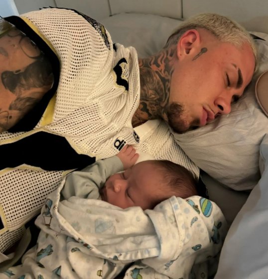 MC Daniel posta momento fofo com filho e encanta web: MC Daniel posta momento fofo com filho e encanta web: