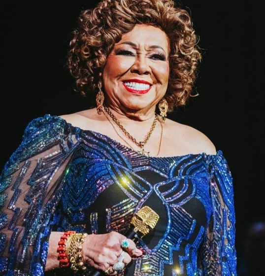 [Alcione canta em coreano ao divulgar 