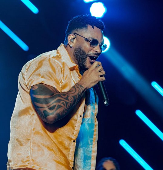 Por trás do nome: a verdadeira identidade dos artistas da música Por trás do nome: a verdadeira identidade dos artistas da música
