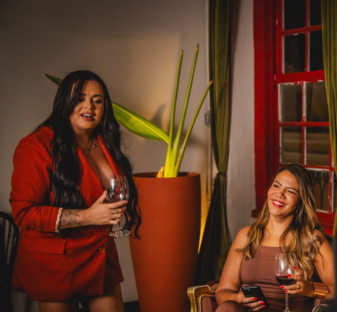 [Klessinha lança clipe de “Zé Ruela” com participação de Mani Reggo]