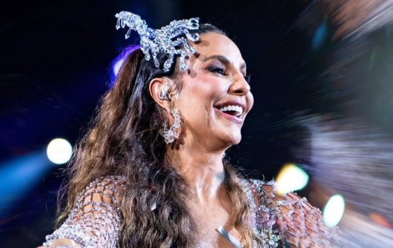 [Fã mirim de Ivete Sangalo fica emocionada após receber beijo da cantora]