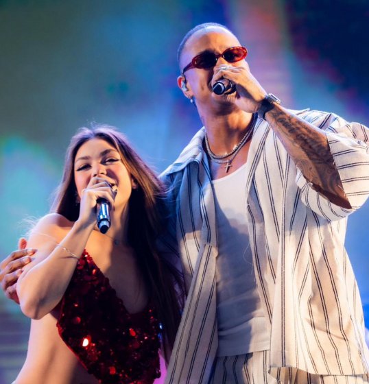 Léo Santana recebe Melody em show na Virada Cultural Léo Santana recebe Melody em show na Virada Cultural