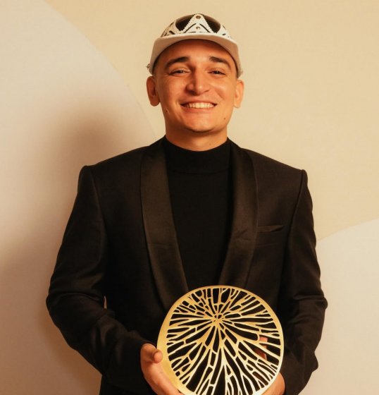 [Prêmio da Música Brasileira 2025: rolê de gala, chapéus e muita música — veja quem levou troféu pra casa!]