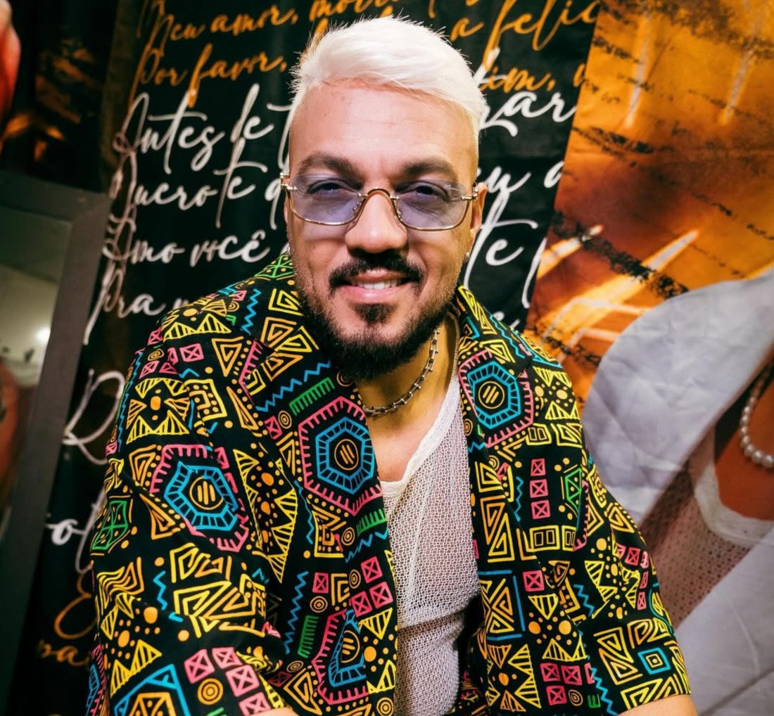 [Quem é a prefeita que beijou Belo durante show em Conceição do Jacuípe]