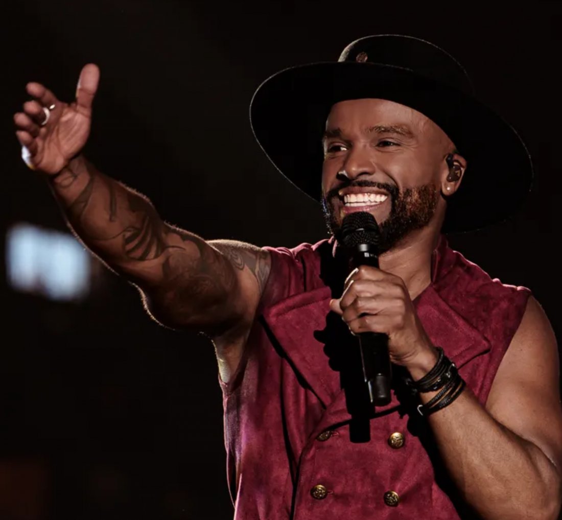 [Alexandre Pires traz mistura de pagode e sertanejo para Bahia]