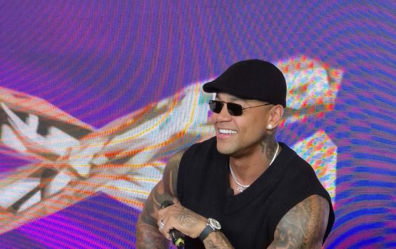 [Léo Santana grava “DNA de Gigante” no Dia da Consciência Negra]