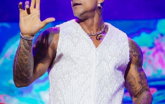 [Léo Santana esgota Baile da Santinha em Salvador ]