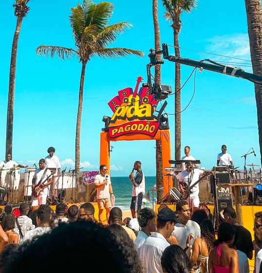 Pida Pagodão transforma Stella Maris em palco do swing baiano Pida Pagodão transforma Stella Maris em palco do swing baiano