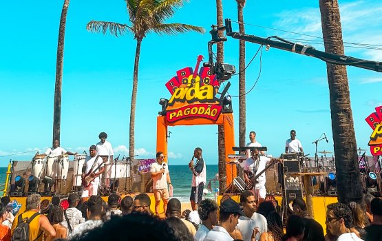 [Pida Pagodão transforma Stella Maris em palco do swing baiano]