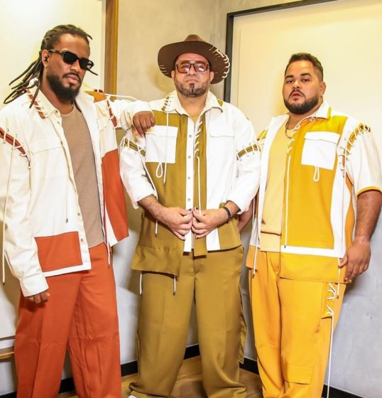 Filhos de Jorge chegam ao Carnaval com “Vai Logo, Vida” e agenda que percorre Bahia e Sergipe Filhos de Jorge chegam ao Carnaval com “Vai Logo, Vida” e agenda que percorre Bahia e Sergipe