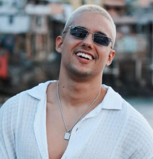 Guga Meyra faz declaração de amor em plena avenida no Carnaval de Salvador Guga Meyra faz declaração de amor em plena avenida no Carnaval de Salvador