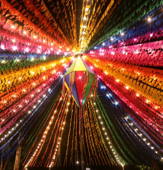 Teto de R$ 700 mil em cachês pode deixar grandes nomes de fora do São João na Bahia Teto de R$ 700 mil em cachês pode deixar grandes nomes de fora do São João na Bahia