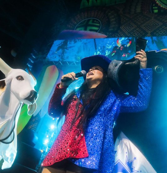 klessinha brilha no lançamento do festival de Parintins klessinha brilha no lançamento do festival de Parintins