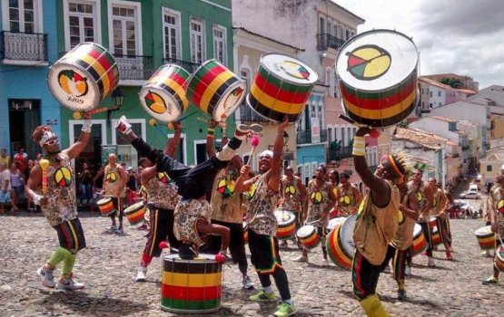 [Olodum celebra 47 anos com show gratuito no Pelourinho neste domingo (26)]