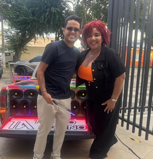[Do pen drive ao estrelato: Thiago Aquino aposta em Adila Novaes]