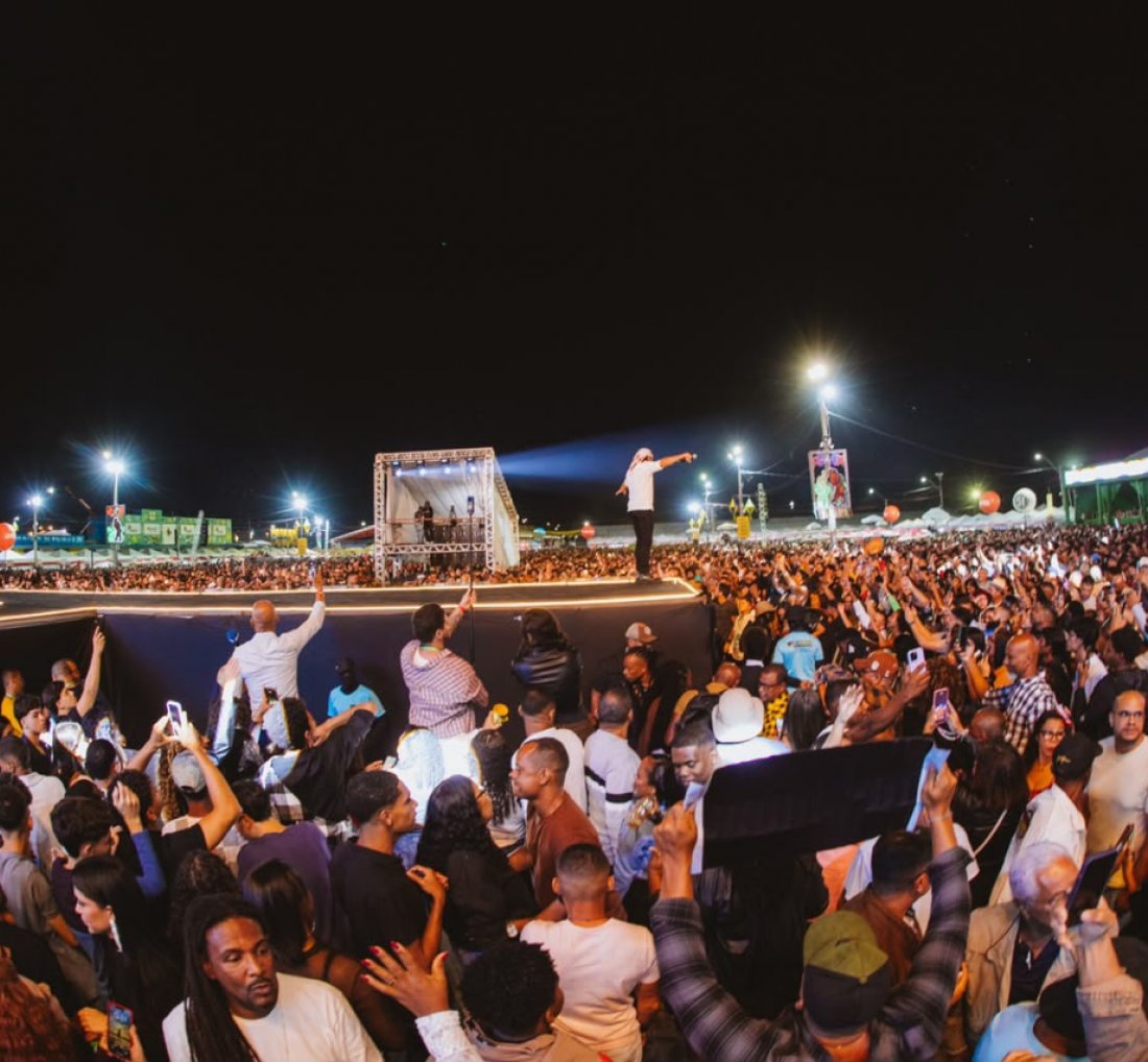 Bell Marques, Rey Vaqueiro e Mestrinho comandam primeira noite do Circuito Luiz Gonzaga no São João de Cruz
