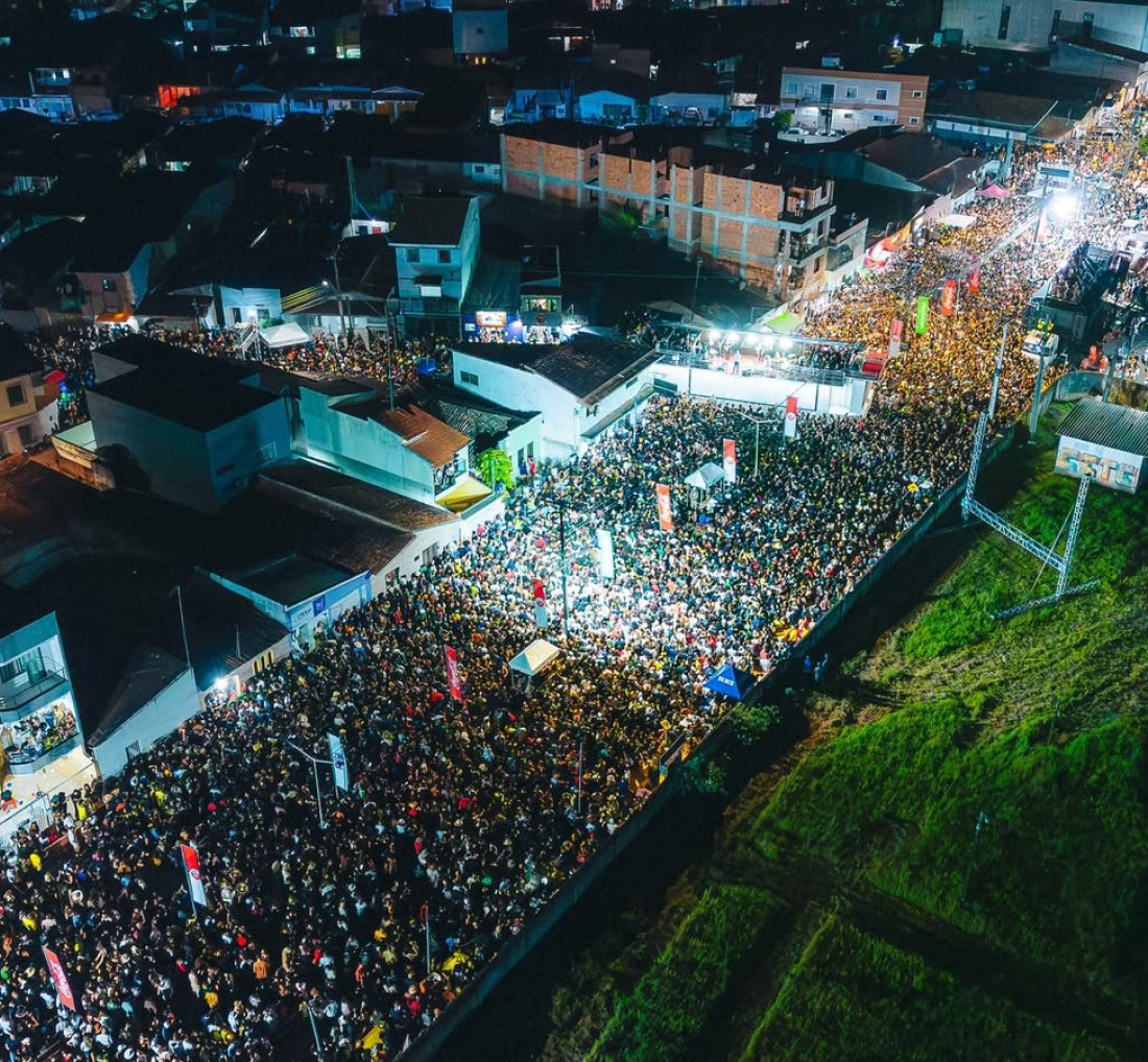 [Show de Zé Vaqueiro bate recorde de público neste domingo (21) e lota Circuito Murilo Sena no São João de Cruz]