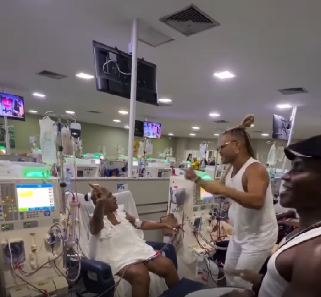 [Buja Ferreira leva acolhimento e música a pacientes durante ação em clínica de Salvador]