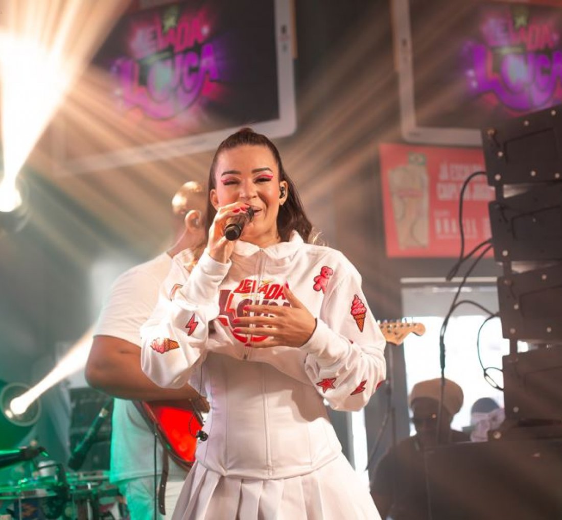 [Levada Louca marca retorno aos palcos com nova vocalista]