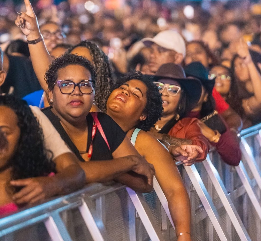 Klessinha reúne 30 mil pessoas em noite de seresta e arrocha com o “Sem Tirar de Dentro” em Salvador