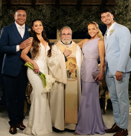 [Victor Alexandre, filho de Xanddy e Carla Perez, oficializa união com Jarline Batista]