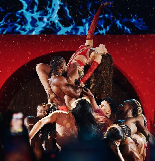[Com ingressos esgotados, Anitta encerra turnê ‘Equilibrivm’ com show em Salvador]