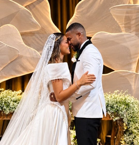 [Davi Brito celebra casamento luxuoso com Emilly Araújo em Salvador]