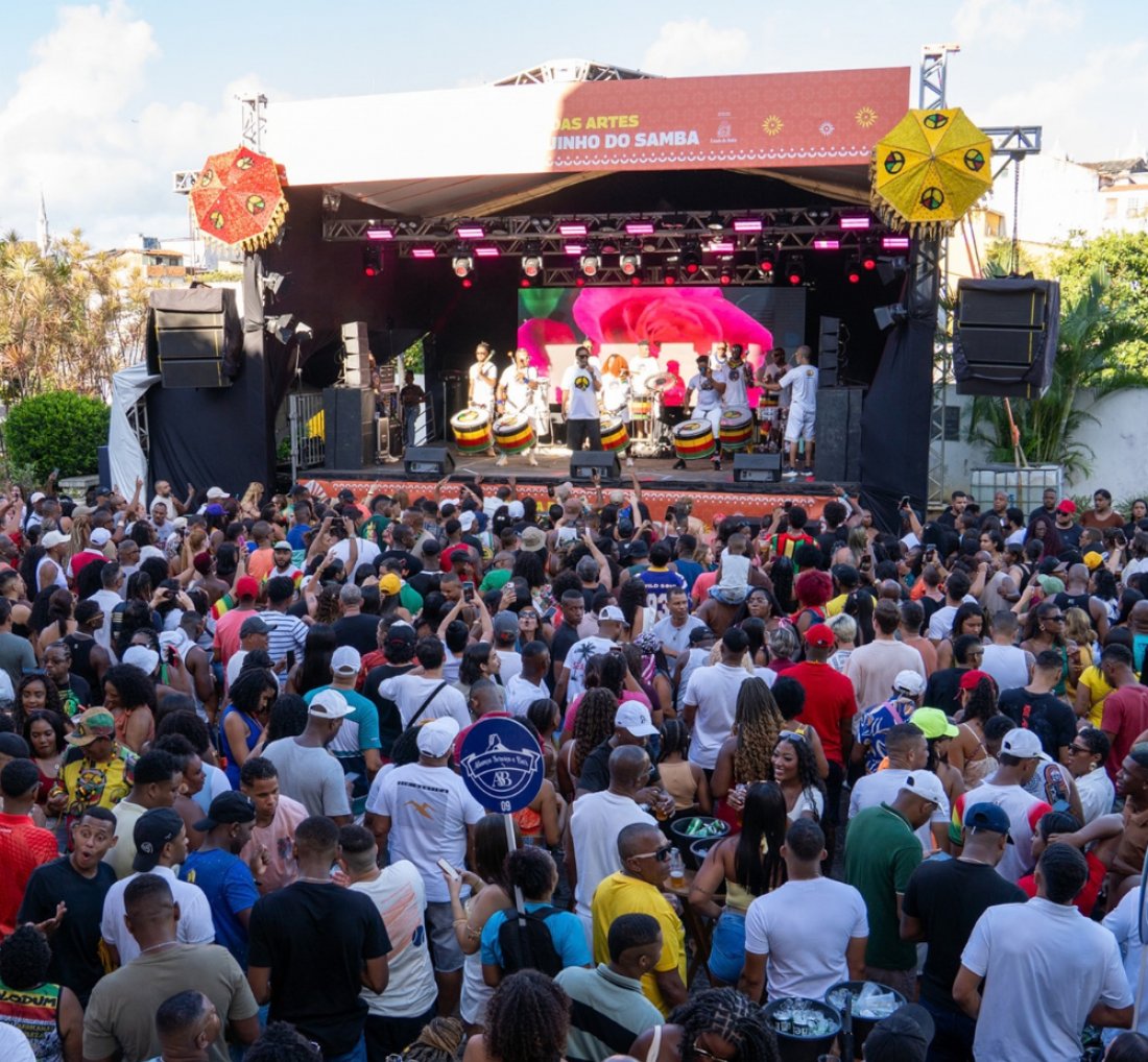 [Ensaio do Olodum lota Praça das Artes no Pelourinho]