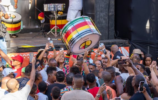 [Ensaio do Olodum lota Praça das Artes no Pelourinho]