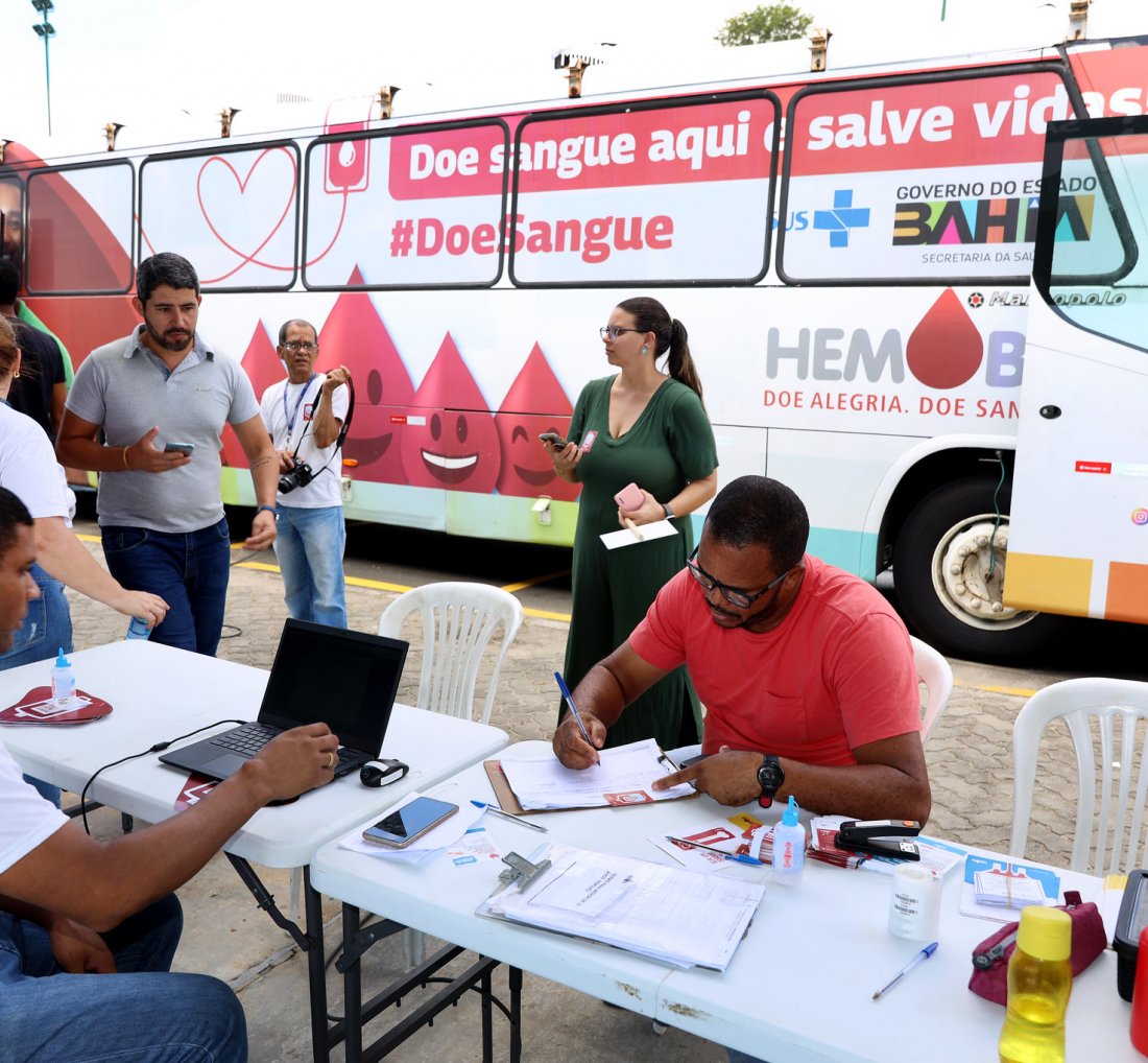 [Buja Ferreira celebra aniversário com ação solidária em Salvador]