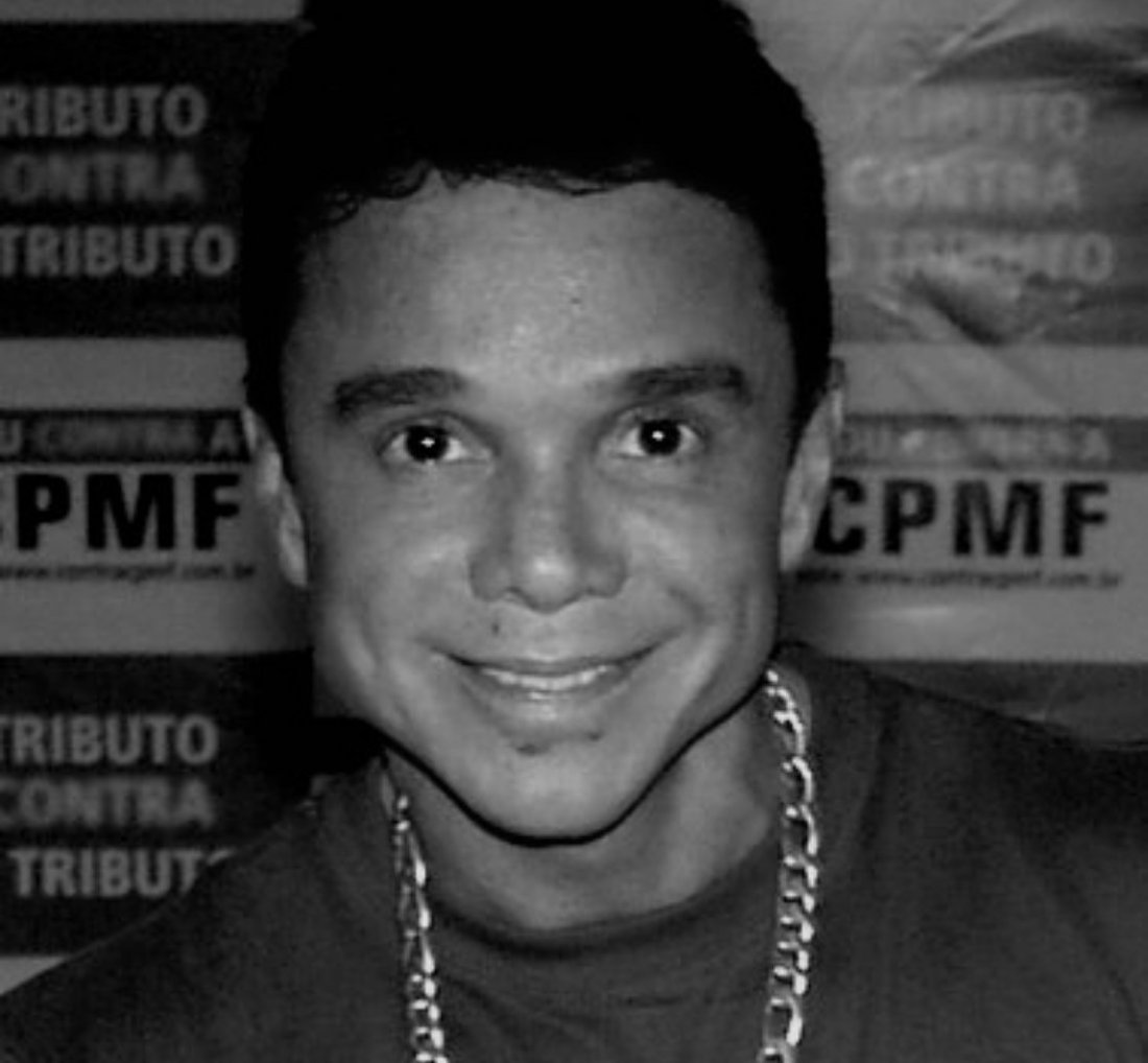 [Morre o cantor Netinho, voz marcante do Axé Music, aos 60 anos em Salvador]