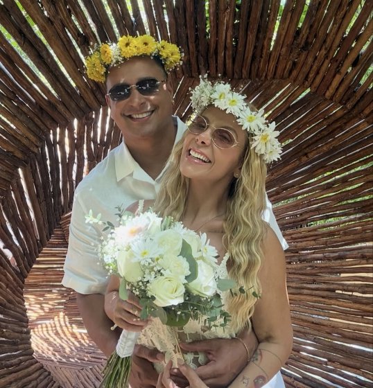 [Bodas de Prata! Xanddy e Carla Perez renovam votos após 25 anos de casamento]