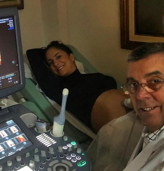 Claudia Leitte mostra rostinho da filha em ultrassom: ''Cheia de charme''