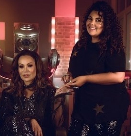 Solange Almeida interpreta mulher traída em clipe de 'Manicure' Solange Almeida interpreta mulher traída em clipe de 'Manicure'