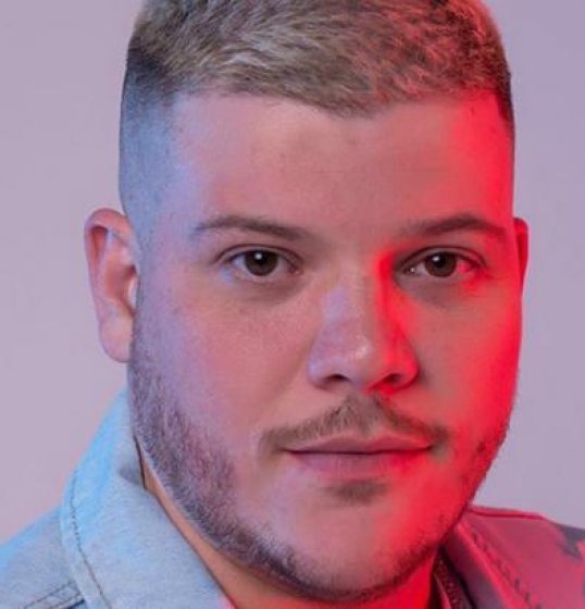Mãe de Ferrugem chora e diz que filho foi discriminado por ser branco Mãe de Ferrugem chora e diz que filho foi discriminado por ser branco