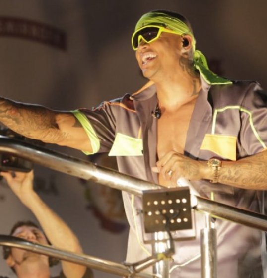 Vídeo: Léo Santana emociona público com homenagem a Gabriel Diniz no Fortal Vídeo: Léo Santana emociona público com homenagem a Gabriel Diniz no Fortal