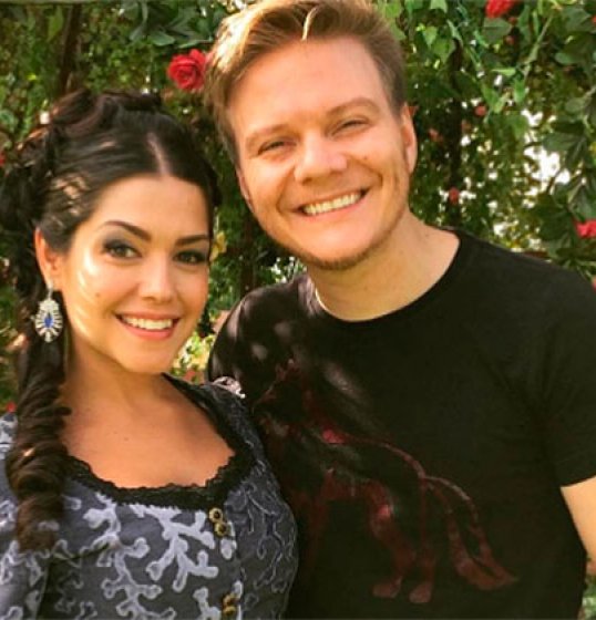 Exclusivo: Michel Teló surpreende Thaís Fersoza no clipe da romântica ‘Casal Modão’: “Fui na empolgação, foi uma surpresa até pra mim”; vem assistir! Exclusivo: Michel Teló surpreende Thaís Fersoza no clipe da romântica ‘Casal Modão’: “Fui na empolgação, foi uma surpresa até pra mim”; vem assistir!