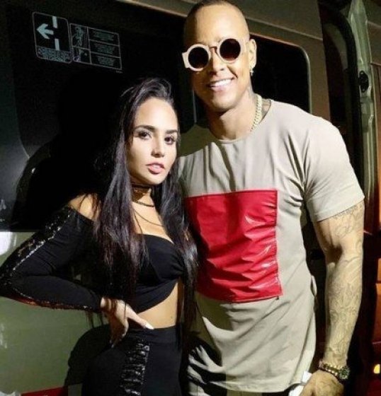 Léo Santana posa com ex após show no Rio de Janeiro Léo Santana posa com ex após show no Rio de Janeiro
