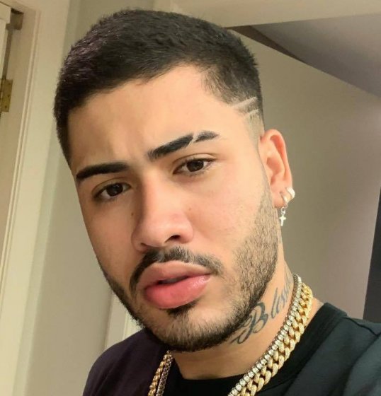 Kevinho diz que está solteiro e brinca sobre pegação: 'estou fraco, viu?' Kevinho diz que está solteiro e brinca sobre pegação: 'estou fraco, viu?'