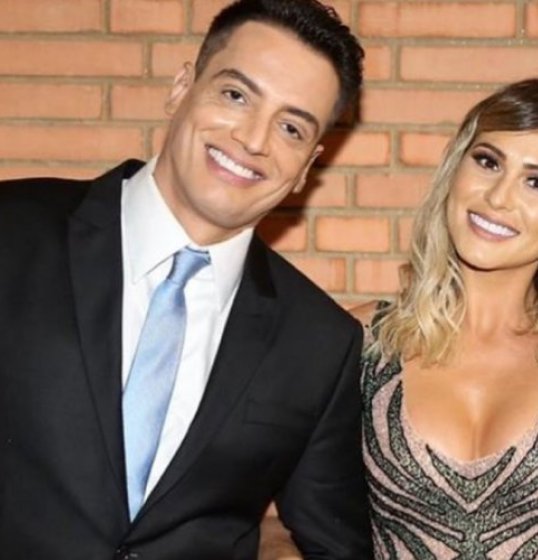 Lívia Andrade quebra silêncio e revela motivo de briga com Leo Dias Lívia Andrade quebra silêncio e revela motivo de briga com Leo Dias